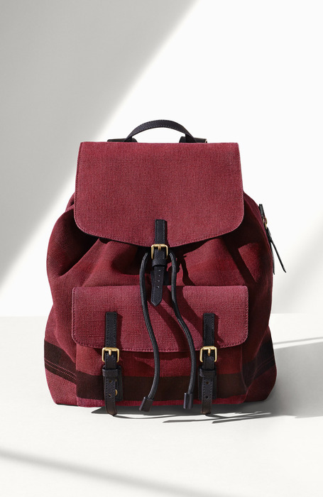 Burberry 紅色Canvas格紋後背包,42,000元。